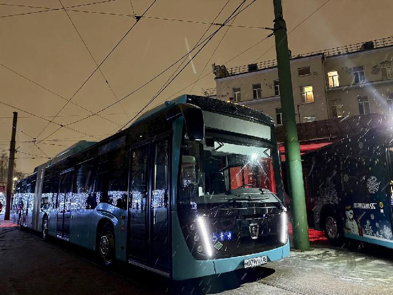 В Санкт-Петербурге протестируют новый автобус-гармошку КАМАЗ