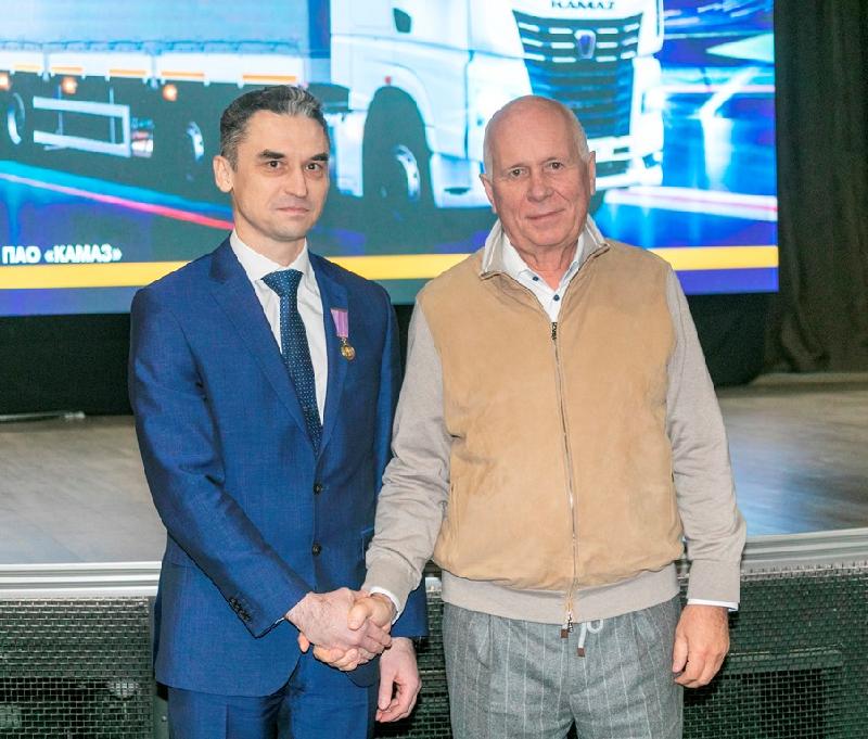 Камазовцам вручили высокие награды