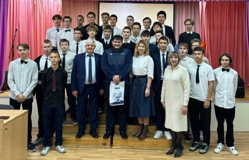 Экскурсия на завод двигателей для первокурсников