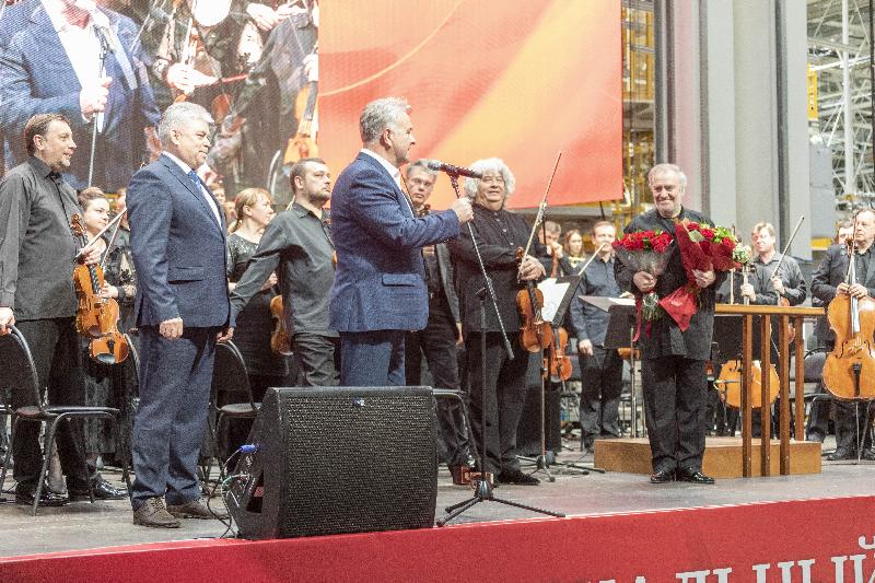 Оркестр Мариинского театра выступил на «КАМАЗе»